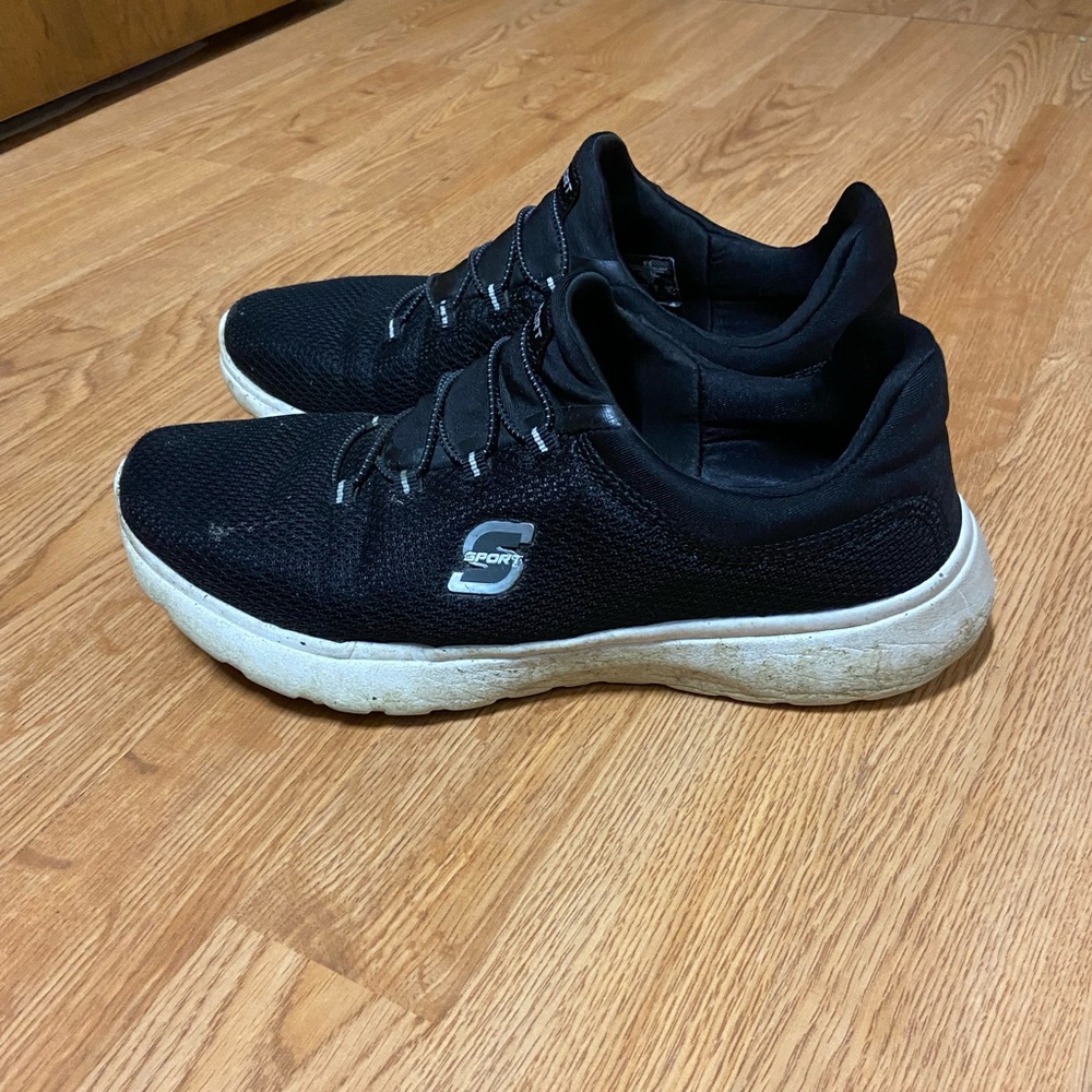 Used Ladies Skechers Tennis Shoes